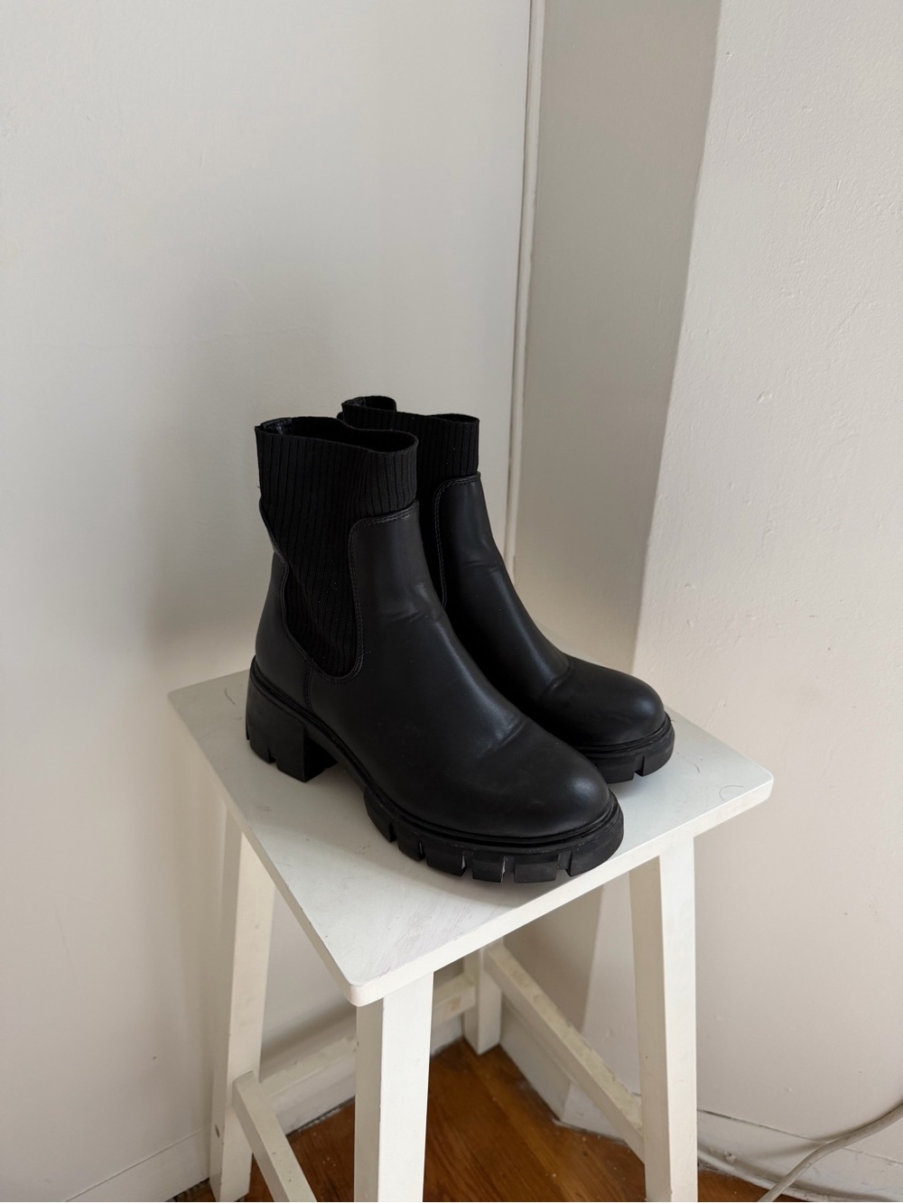 Steve Madden Black Chelsea Booties - Picture 2 of 4